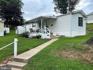 11 Sunrise Dr, Hershey, PA 17033