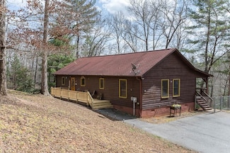 427 Dillon Oaks Dr, Murphy, NC 28906