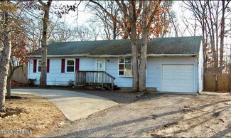 135 Nautilus Dr, Manahawkin, NJ 08050