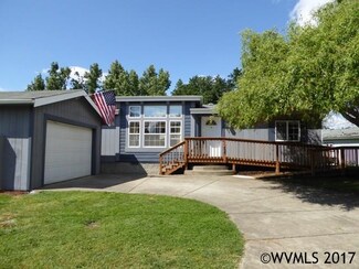 665 Dempsey St, Harrisburg, OR 97446