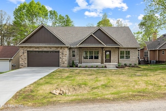 616 Lakeview Dr, Crossville, TN 38558
