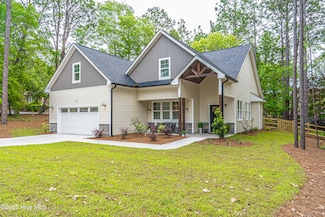 102 Dartmoor Ln, Seven Lakes, NC 27376