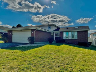 18066 Poplar Ln, Country Club Hills, IL 60478