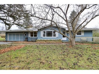 1231 Woodview Dr, Libertyville, IL 60048