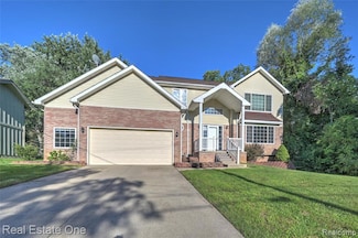 3950 Bradmore Ave, West Bloomfield, MI 48324