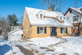 5823 Waterbury Cir, Des Moines, IA 50312