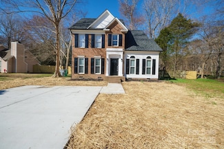 8733 Canter Post Dr, Charlotte, NC 28216