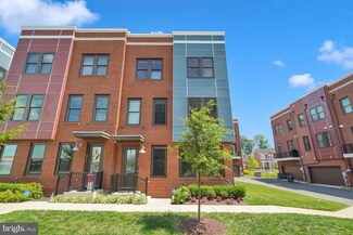 9213 Central Green St, Lorton, VA 22079