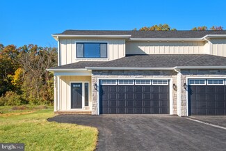 10233 Dalmatian Dr, McGaheysville, VA 22840