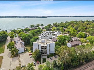 2700 N Shore Dr Unit 305, Clear Lake, IA 50428