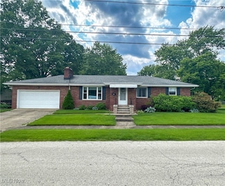 344 17th St NW, Barberton, OH 44203