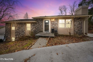 5242 Oakhill Dr, Knoxville, TN 37912