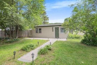 34 Pinecrest Dr, Essex Junction, VT 05452