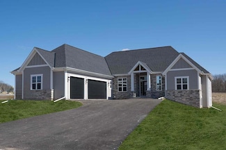 W214N6684 Fairview Dr, Menomonee Falls, WI 53051