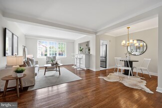 13 Auburn Ct Unit D, Alexandria, VA 22305