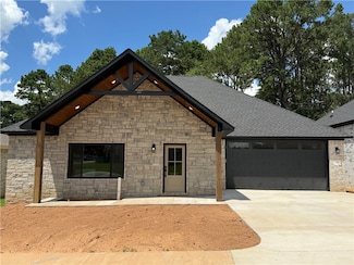 137 Harbor Cir, Russellville, AR 72802