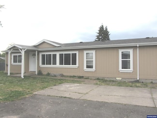 1151 W Sherman St, Lebanon, OR 97355
