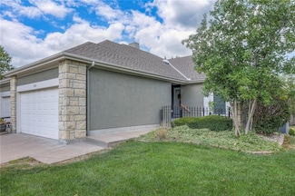 4103 SW Homestead Dr, Lees Summit, MO 64082
