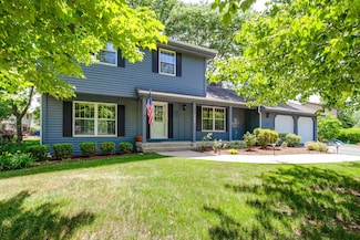 400 Seafarer Dr, Third Lake, IL 60030