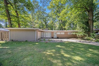 1922 Ribourde Dr, South Bend, IN 46628