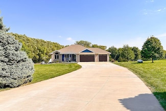 11749 Dumfries Ave, Council Bluffs, IA 51503