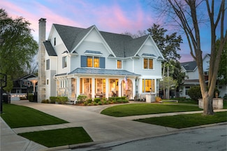 33 N Fremont St, Naperville, IL 60540