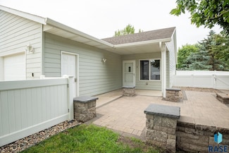 703 N Mundt Ave Unit 4, Hartford, SD 57033