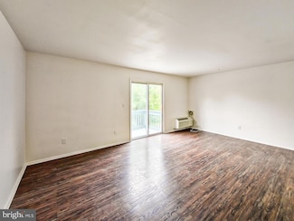 20 Delar Pkwy Unit 202, Franklin Park, NJ 08823