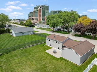 893 Stadium Dr, Green Bay, WI 54304