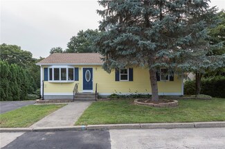 9 Shane Dr, West Warwick, RI 02893