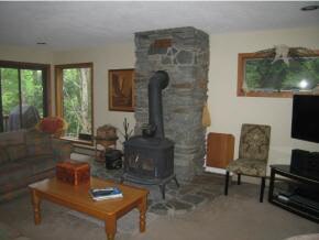 565 Tweed River Dr, Pittsfield, VT 05762