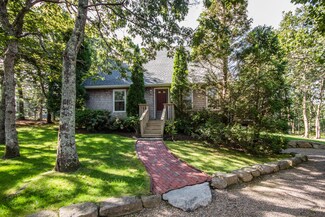 19 Robins Nest Rd, Edgartown, MA 02539