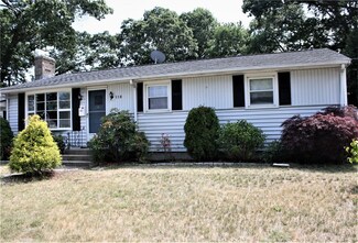 110 Wethersfield Dr, Warwick, RI 02886