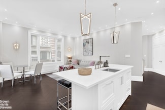 140 W 69th St Unit 812, New York, NY 10023