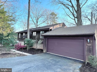 8209 Idylwood Rd, Vienna, VA 22182