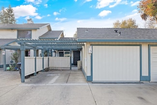 1047 S Pinkham St, Visalia, CA 93292