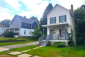 46 Pine St, Newton, NJ 07860