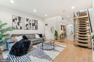 1102 N Bodine St, Philadelphia, PA 19123