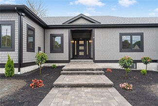 20 Willow Ln, Portsmouth, RI 02871