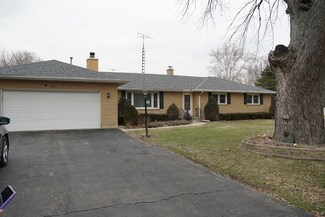 2255 Lowry St, Aurora, IL 60506