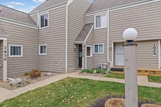 1928 Blackthorn Dr Unit 1, Champaign, IL 61821