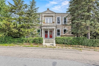 30 Rosedale Ave, Manchester, NH 03103