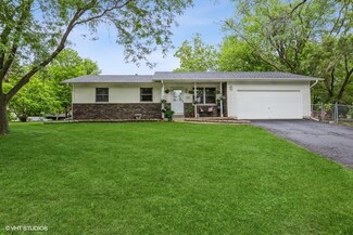 1710 Blossom St, Crystal Lake, IL 60014