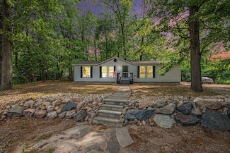 13262 Country Ln, New Buffalo, MI 49117