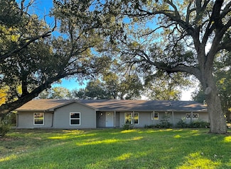 1120 Tamarisk Dr, Mexia, TX 76667