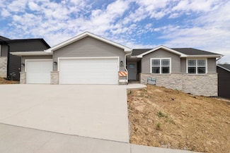 2069 Sky Blue Dr, Dubuque, IA 52001