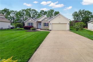 28420 Glen Hollow Ln, Olmsted Falls, OH 44138