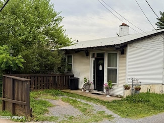 61 W Houston Ave, Montgomery, PA 17752