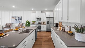 742 Peony Ln, Spring City, PA 19475