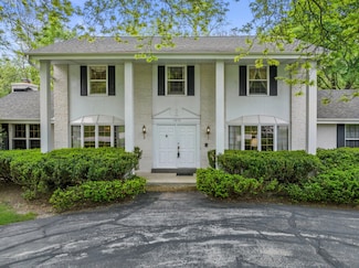 15075 Kings Ridge Ct, Brookfield, WI 53005
